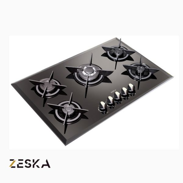 تصویر اجاق گاز توکار پنج شعله شیشه ای زسکا مدل G26 با طراحی مدرن، صفحه شیشه‌ای مقاوم در برابر حرارت و ظاهری شیک برای آشپزخانه‌های امروزی