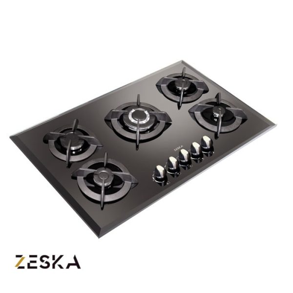 تصویر اجاق گاز توکار پنج شعله شیشه ای زسکا مدل G28 با طراحی مدرن، صفحه شیشه‌ای مقاوم در برابر حرارت و مناسب آشپزخانه‌های مدرن